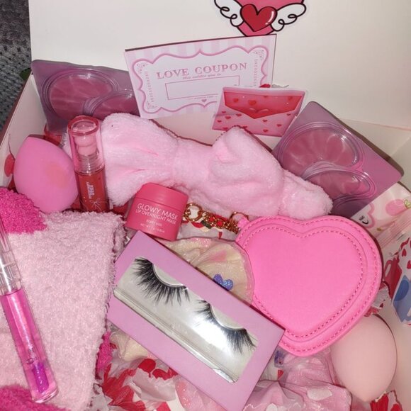 me too Accessories - The "love scene" Valentine's Day Gift Box